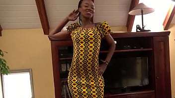 Modèle de bikini d'Afrique de l'Est baisée au casting