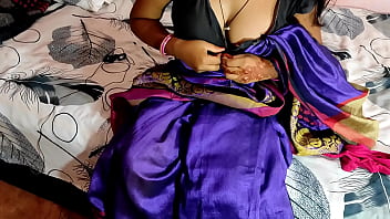 Индийская мачеха-хинди застукала пасынка за нюханием трусиков в видео от первого лица