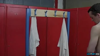 Twink Sean McKenzie and Kyle Lucas anal breed in locker room
