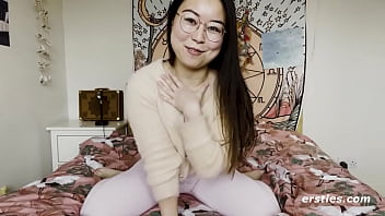 Ersties: Симпатичная китаянка была очень рада снять для нас видео мастурбации