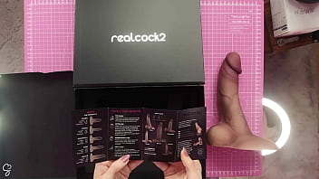 Unboxing: el consolador más realista del mundo RealCock2 de RealDoll