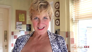 AuntJudys - 58-jährige Hausfrau Ms. Molly wichst dich und lutscht deinen Schwanz (POV)