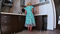 Peeping under the skirt of a mature housewife and anal sex in a big ass