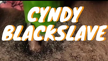 Cyndy Blackslave - Cazzo di cetriolo con squirt