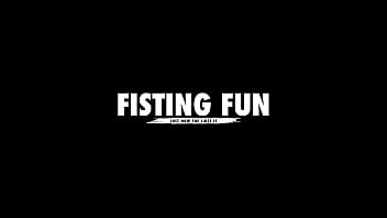 Fisting Fun Advanced, Lydia Black & Stacy Bloom, Anal Fisting, Deep Fisting, Gapes, echter Orgasmus FF012