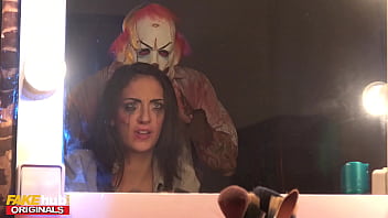 Fakehub Originals - Il film horror falso va storto quando il vero assassino entra nel camerino dell'attrice protagonista - Speciale Halloween