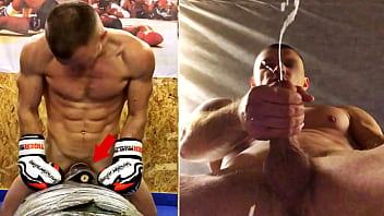 Ein echter russischer Kämpfer im Training FICKT seinen Boxsack und spritzt auf die Gesichter schwuler Männer...