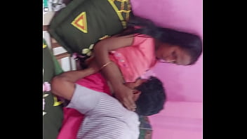 Uttaran20- Dos chicos bengalíes se follan a una chica del pueblo en sexo duro en casa xvideos porno de Deshi