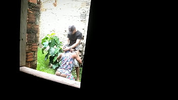 Ficken eines schwarzen Mannes von der Seite der Hütte in Bequinho da Vila - ich spritze in seinen Arsch