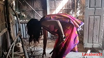 Femme du village en levrette baise en plein air (vidéo officielle par Localsex31)