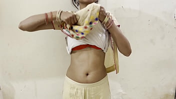Xxx Saarabhabhi6 forderte ihren Devar auf, seinen Schwanz zu zeigen und sie mit indischem Rollenspiel in Hindi-Audio zu ficken