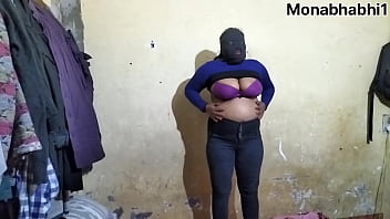 Hot bhabhi playing with huge boobs