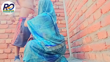 Mutter löscht den Durst der Muschi ihres Sohnes mit Hindi-Stimme