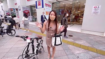 I giapponesi si cambiano d'abito a Tokyo