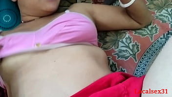 Einheimische Ehefrau teilt ihre Muschi mit dem Handy (offizielles Video von Localsex31)