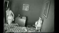 隠しカメラがベッドで母のオナニーをキャッチ