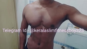 Kerala-Junge Trivandrum spielt seine Körperfitness Teil 2