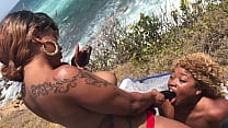 Strapon Lesbian Beach baise Nina Rivera contre Porsha Carrera