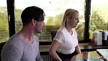 Professor alemão fode a jovem curvilínea Jana Schwarz durante as aulas particulares