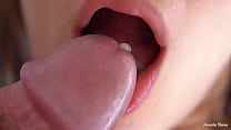 Ее мягкие большие губы и язык вызывают у него камшот, супер крупный план спермы в рот