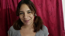 GRABO A MI HERMANASTRA COLEGIALA  UN VIDEO PORNO CASERO CON APENAS 18 AÑOS PARA QUE SE META UNA VERGA COLOMBIANA - PORNO EN ESPANOL-