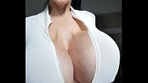 BigBustyStar la reine de la fermeture éclair aux seins énormes