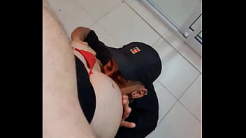 MALE PERFORMS THE FETISH OF AN IF**D DELIVERY WAITING FOR HIM IN PANTIES AS A REWARD WON A LOT OF PAU IN THE ASS (COMPLETE IN THE NET AND SUBSCRIPTION)