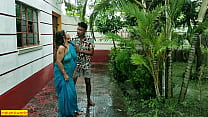Индийская горячая тетушка занимается сексом на улице в дождливый день! Хардкор Секс