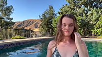 Olivia Madison POV BJ au bord de la piscine