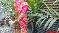 Bengali Desi Bhabhi Outdoor Chudai Devar Ke Saath red Saree main (vídeo oficial de Localsex31)