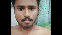 Indischer Junge der jungen Frau, der masturbiert