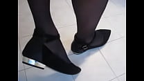 Ballerine alla caviglia in camoscio nero Andres Machado, gioco di scarpe di Isabelle-Sandrine