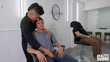 Dark-haired Hotties San Bass & Killiam Wesker Swap Sloppy Blowjobs On The Barber Chair - Reality Dudes