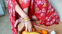 インドのデジフルーツ売り手女性は、ヒンディー語オーディオの交渉のために顧客を強制的にファックします