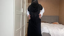Hijab árabe milf viendo porno y obtiene un orgasmo pulsante de él