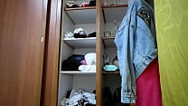 telecamera spia: home video di sexy latina in perdite di lingerie rossa.