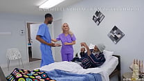 Живая медсестра с ассистентом занимается аналом.SlimThick Vic / Brazzers / полный стрим с www.zzfull.com/imt