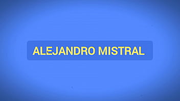 Homme gay en sous-vêtements blancs Alejandro Mistral en sous-vêtements