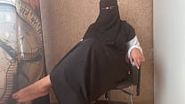 ヒジャブを着たアラブ人熟女の熱いJOI