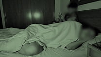 Telecamera notturna La sorellastra si masturba sul fratellastro che si masturba al suo fianco
