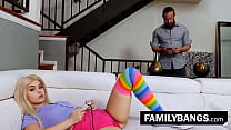 FamilyBangs.com ⭐ Pai teimoso pune sua enteada por jogar videogame o dia todo, Aria Banks, Brad Newman