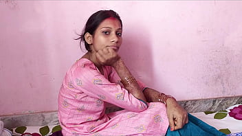 Frisch verheiratete Bhabhi glücklich, indem sie Muschi leckt und fickt! Hindi-Audio