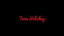 Tara Holiday é uma vagabunda madura que adora um jovem grande galo negro