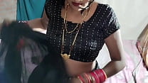 Indisches xxx Desi-Video mit schwarzer Saree-Bluse, Petticoat und Höschen