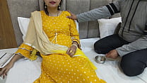 Desiaraabhabhi - India Desi se divierte follando con la madre de una amiga, metiéndose los dedos en su coño rubio y chupando sus tetas