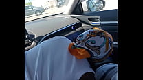 SEXY EBONY GIVING HEAD AT RED LIGHT WHILE SHE IS DRIVING
