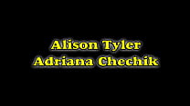 Alison Tyler e Adriana Chechik são lésbicas em fuga