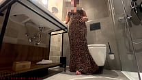 セクシーなレオドレスを着た曲線美のがバスルームで犯される、projectfundiary