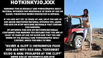 Silver & Cliff II: Hotkinkyjo si scopa il culo con un dildo anale rosso e un prolasso anale sulla scogliera