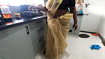 Empregada tâmil foi fodida na cozinha